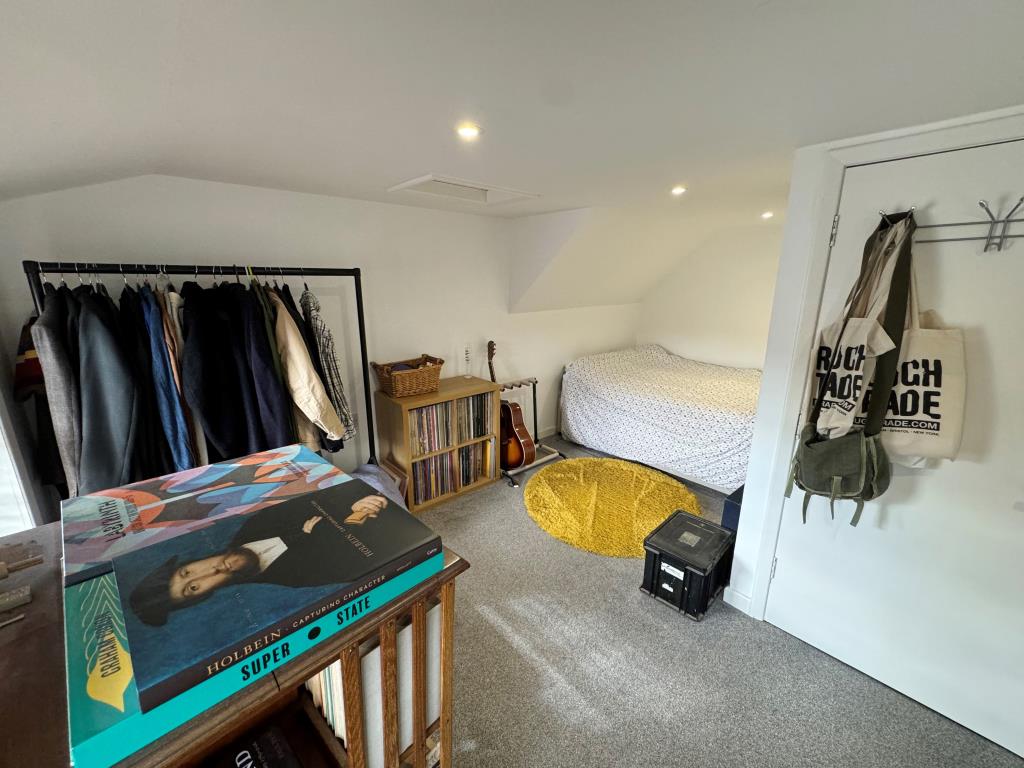 Lot: 8 - SHOP AND TWO-BEDROOM FLAT FOR INVESTMENT - Bedroom with white painted walls and grey carpet